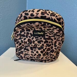 Leopard Print Tushbaby Belt Baby Seat